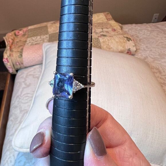 Cocktail ring purplish blue rectangle stone & trillion shaped crystals Sz 9 1/2 - Picture 10 of 11